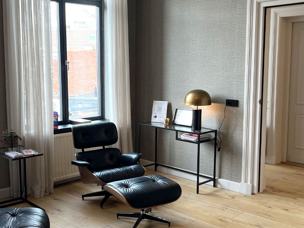 A place to arrive at Acura Clinic