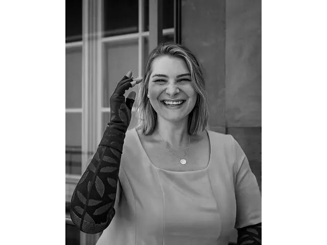 CAROLINE - PATIENTIN preview
