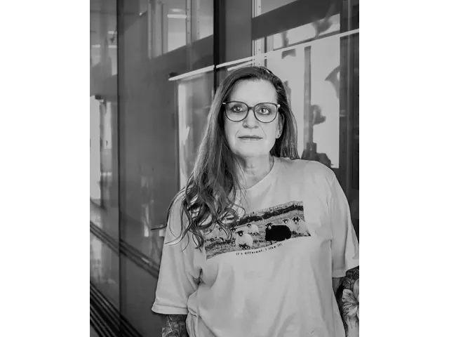 TINA - PATIENTIN preview