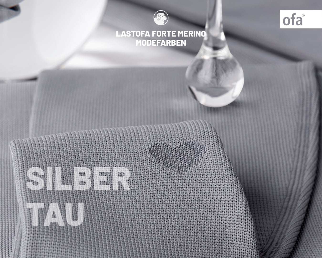 Gestrick der Modefarbe Silbertau im Detail
